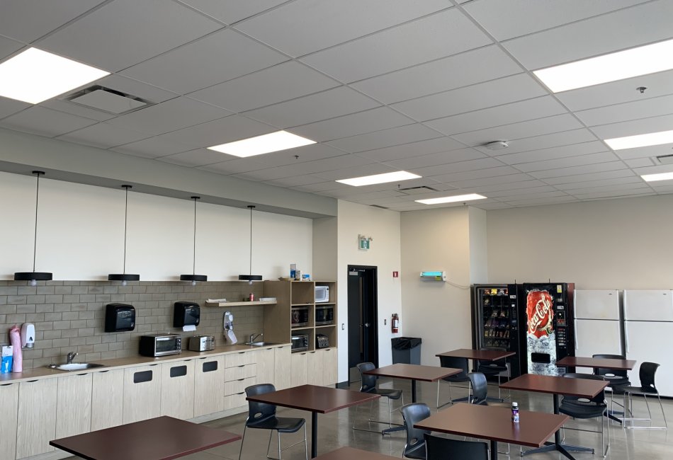 EEGT - St-Hubert Distribution Center 